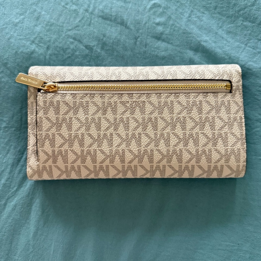 Michael Kors Jet Set Large Trifold Wallet in Vanilla - Picture 4 of 4